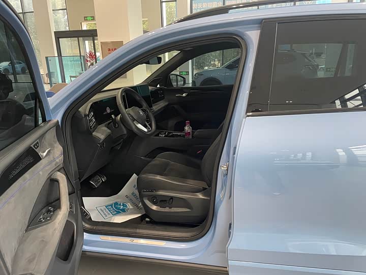 Фото 7 - Volkswagen Tiguan L Pro