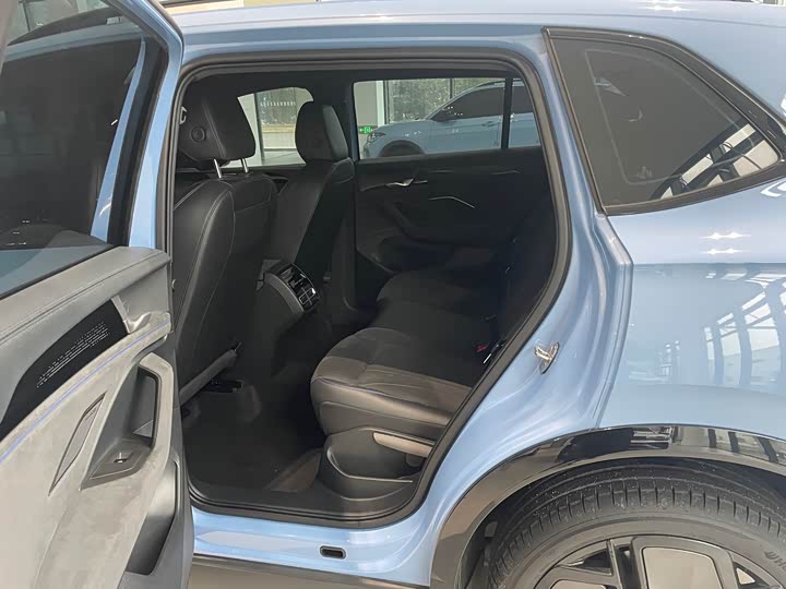 Фото 8 - Volkswagen Tiguan L Pro