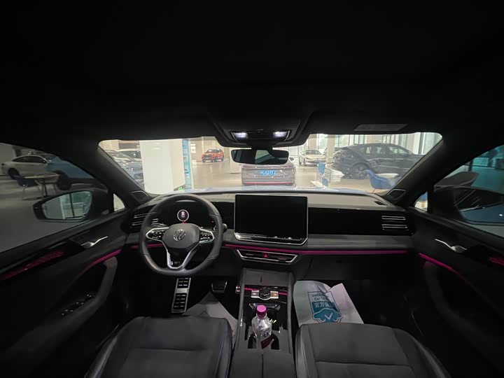 Фото 9 - Volkswagen Tiguan L Pro