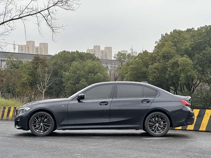 Photo 4 - BMW 3 Series