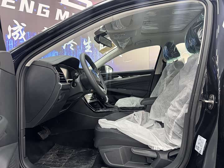 Фото 7 - Volkswagen Passat Hybrid