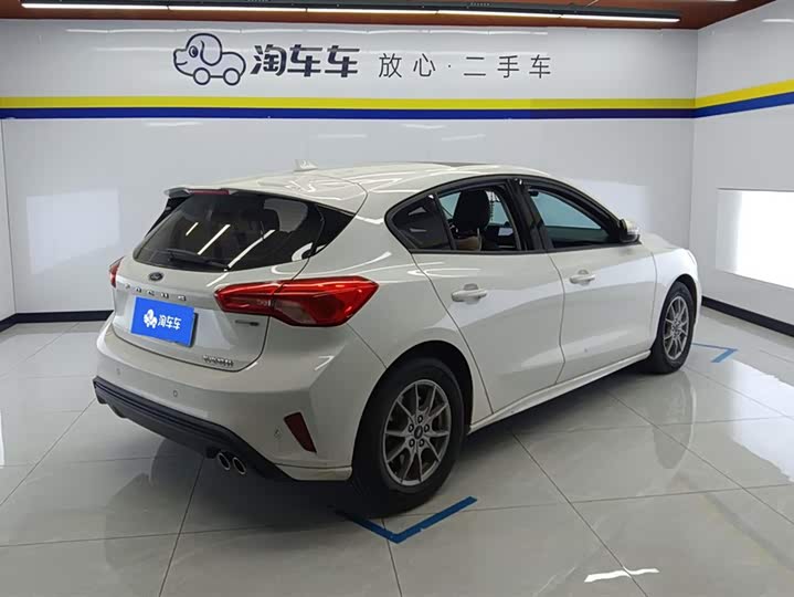 Фото 3 - Ford Focus