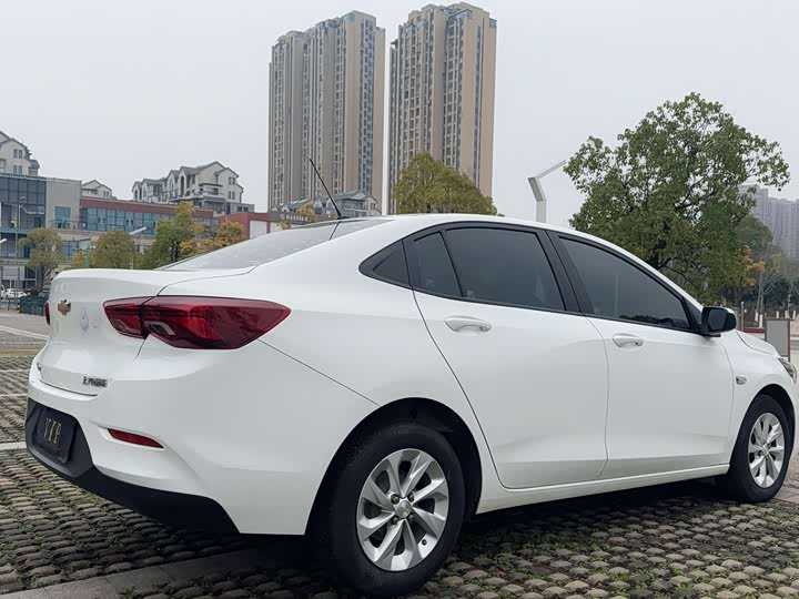 Фото 9 - Chevrolet Onix (Cavalier)