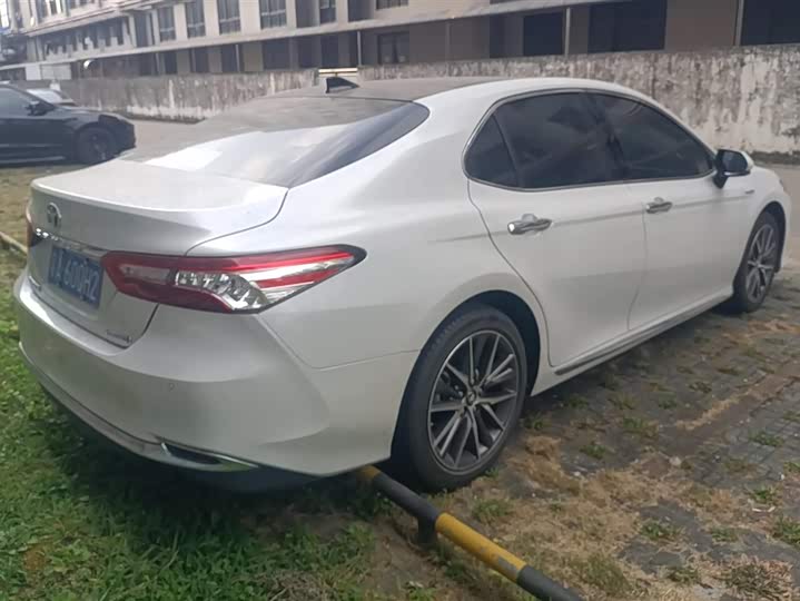 Фото 3 - Toyota Camry