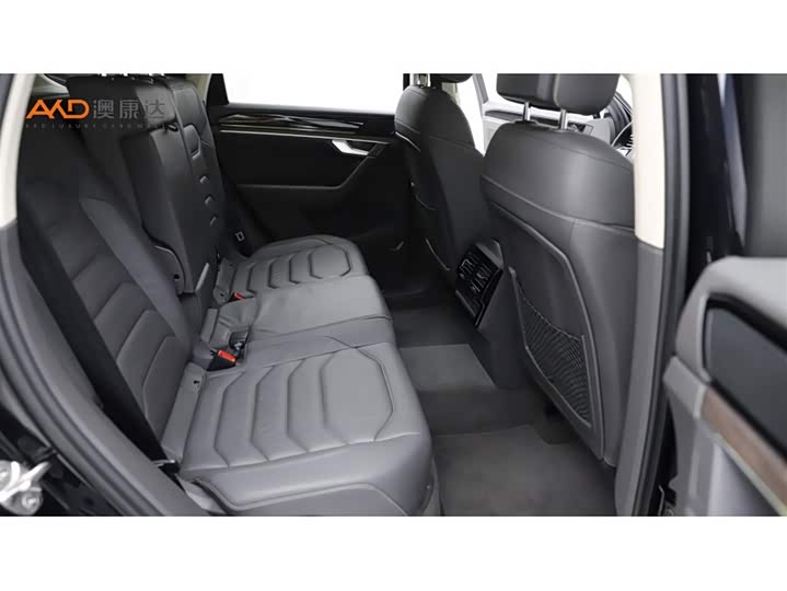 Фото 8 - Volkswagen Touareg