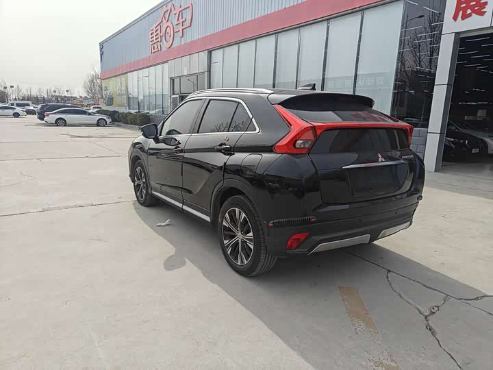 Фото 9 - Mitsubishi Eclipse Cross