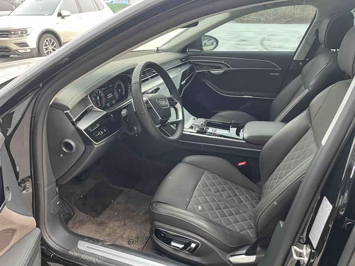 Фото 5 - Audi A8