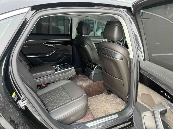 Фото 7 - Audi A8