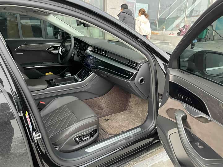 Фото 9 - Audi A8