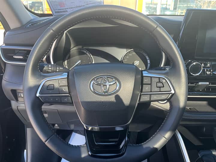 Фото 8 - Toyota Highlander