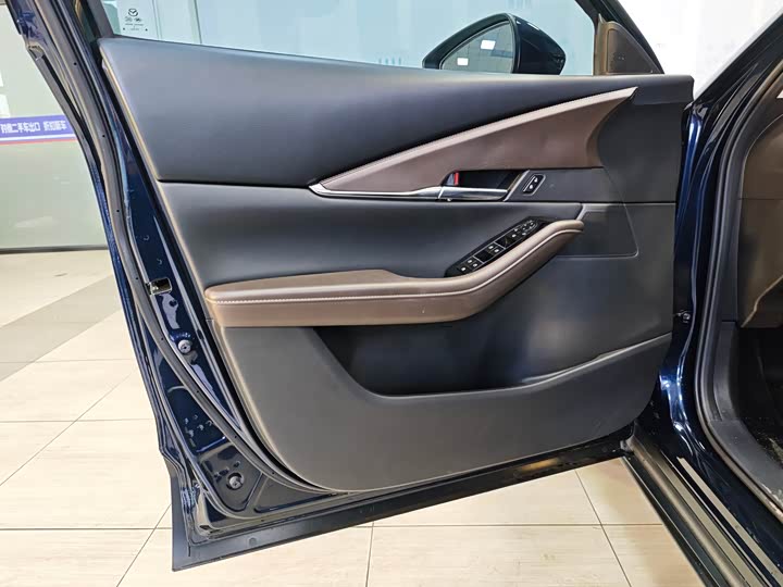 Photo 6 - Mazda CX-30