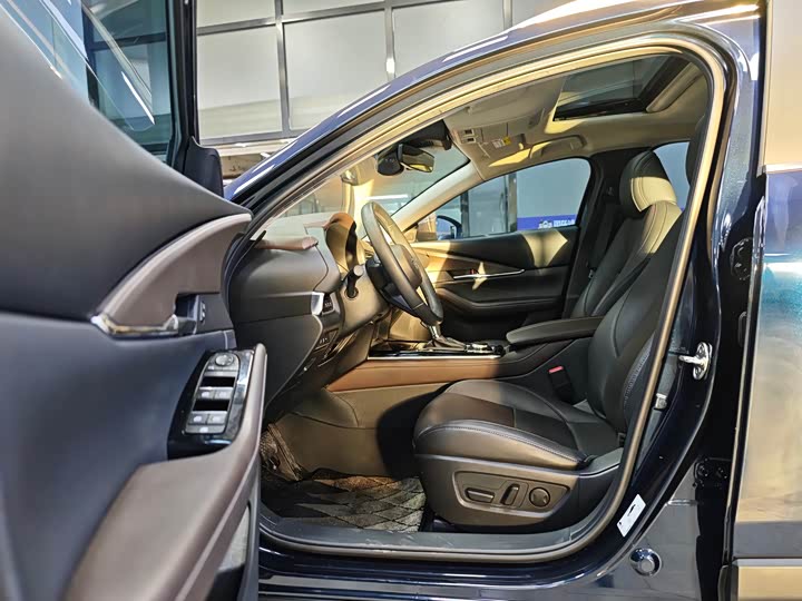 Photo 8 - Mazda CX-30