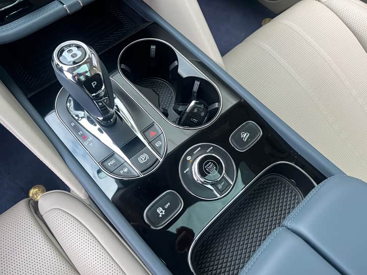 Фото 8 - Bentley Bentayga