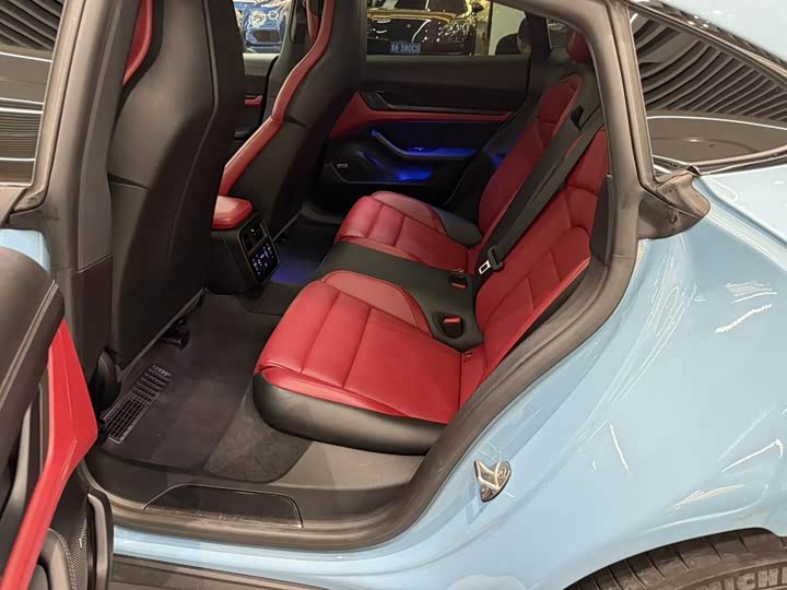 Photo 9 - Porsche Taycan