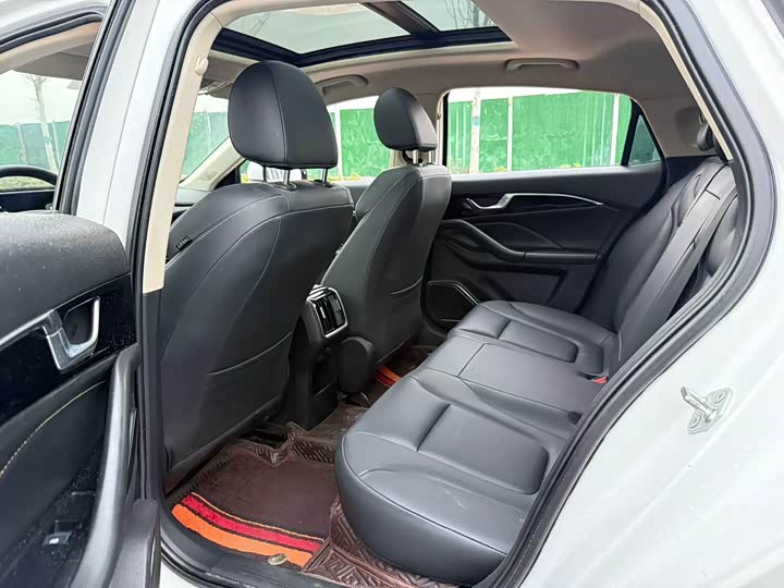 Фото 7 - Bestune B70