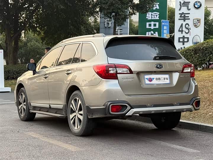 Фото 4 - Subaru Outback
