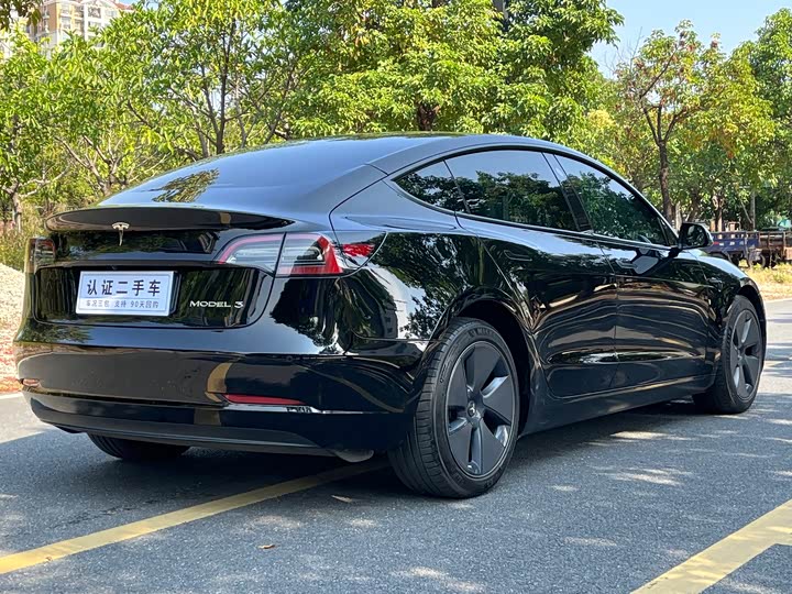 Фото 9 - Tesla Model 3