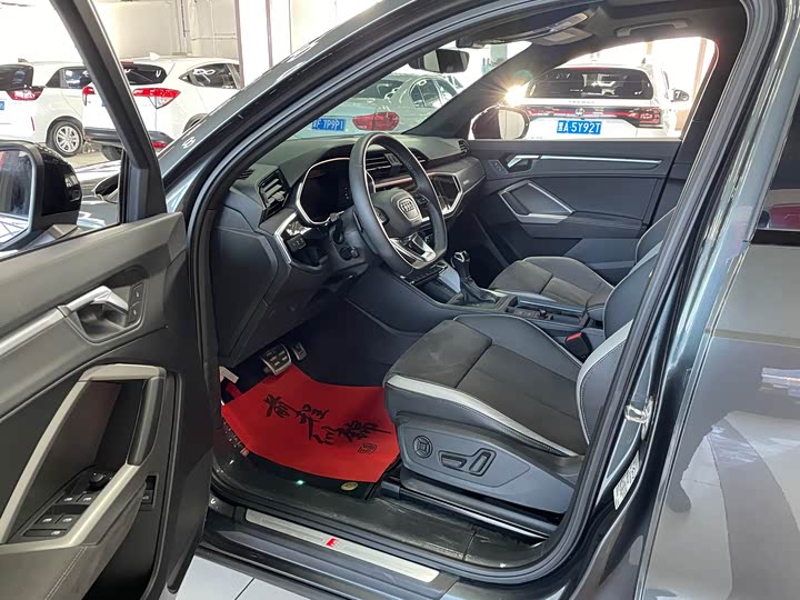 Фото 8 - Audi Q3