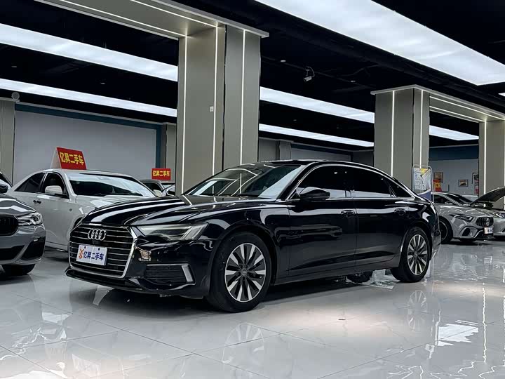 Фото 1 - Audi A6L