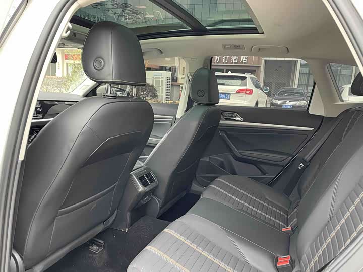 Фото 8 - Volkswagen Lavida