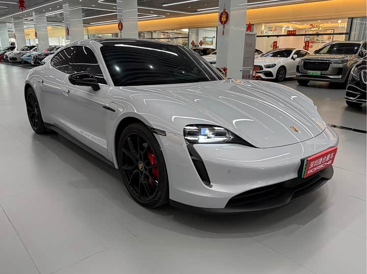 Photo 3 - Porsche Taycan