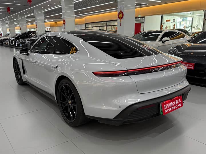 Photo 4 - Porsche Taycan