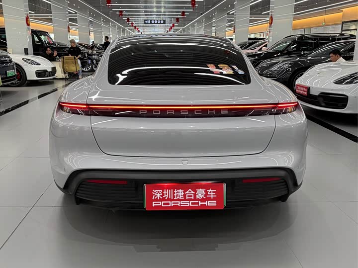 Photo 5 - Porsche Taycan