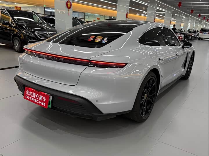 Photo 6 - Porsche Taycan