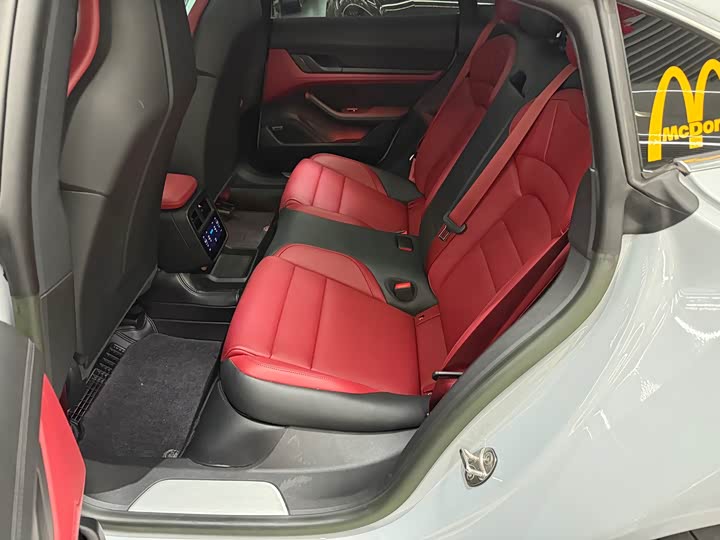 Photo 9 - Porsche Taycan