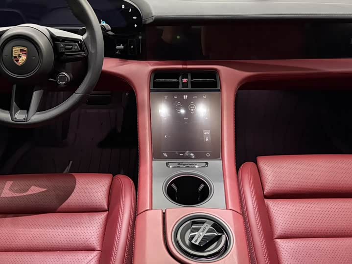 Фото 7 - Porsche Taycan