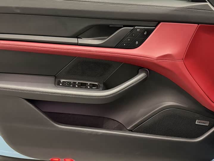 Фото 8 - Porsche Taycan