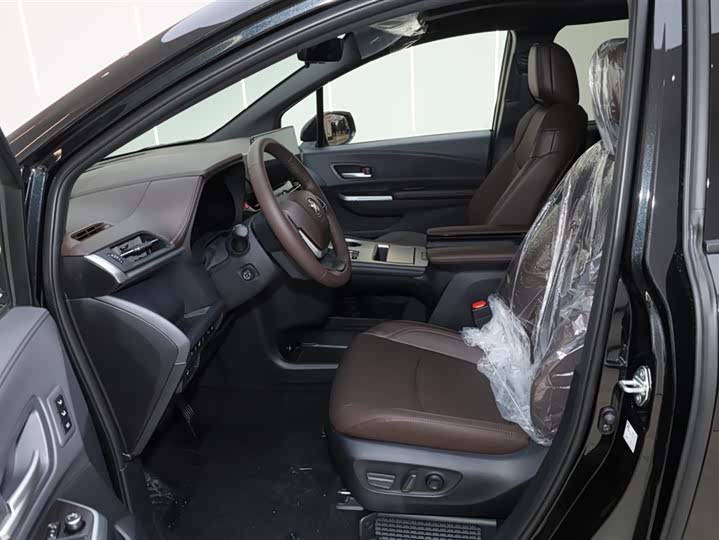 Фото 2 - Toyota Granvia