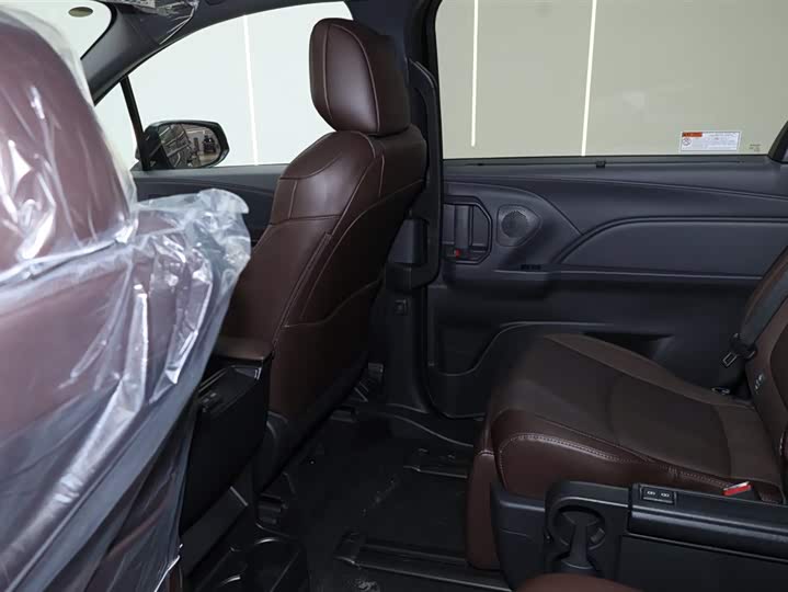 Фото 7 - Toyota Granvia