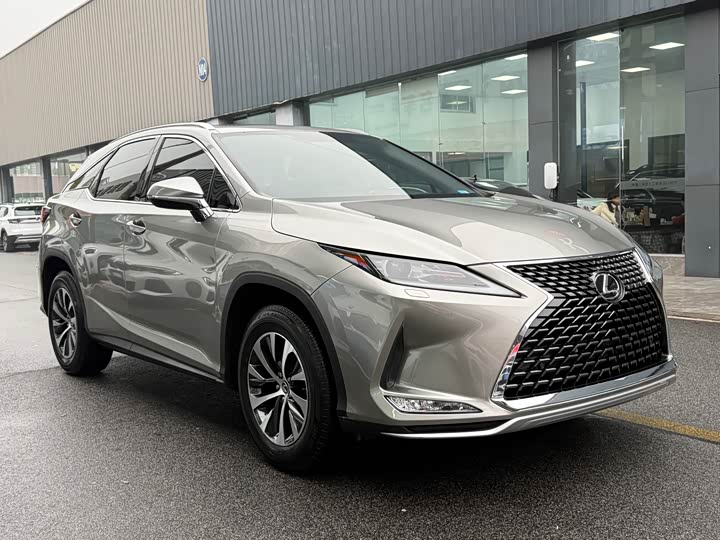 Фото 1 - Lexus RX