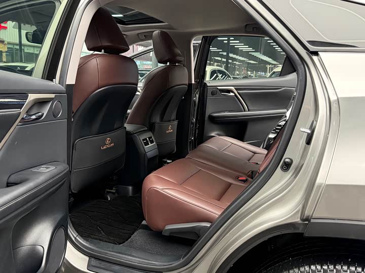 Фото 5 - Lexus RX