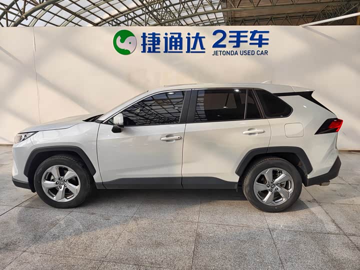 Фото 4 - Toyota RAV4