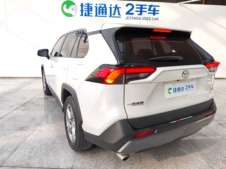 Фото 5 - Toyota RAV4