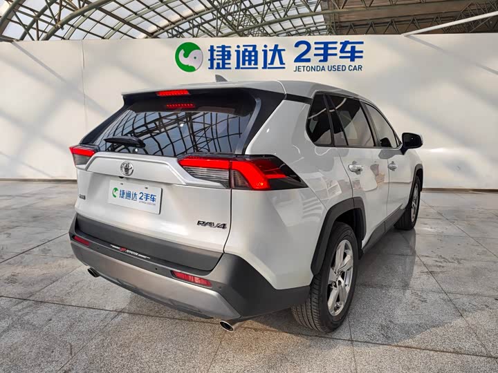 Фото 6 - Toyota RAV4