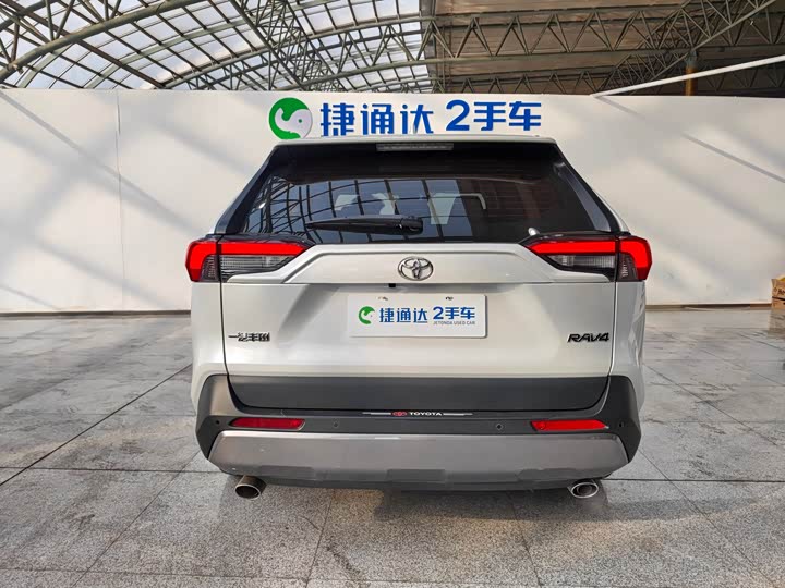 Фото 7 - Toyota RAV4