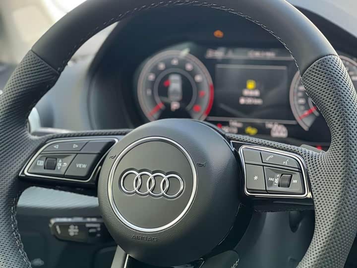 Фото 8 - Audi Q2L