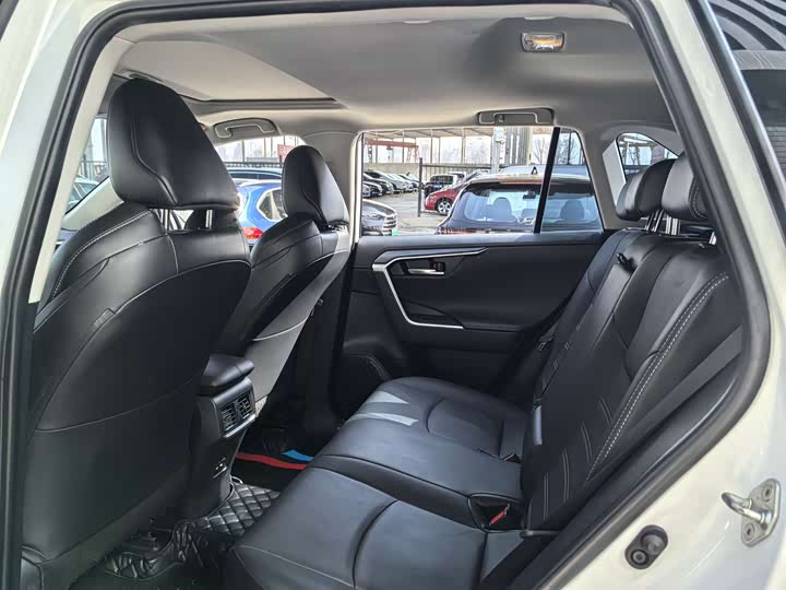 Фото 9 - Toyota Wildlander