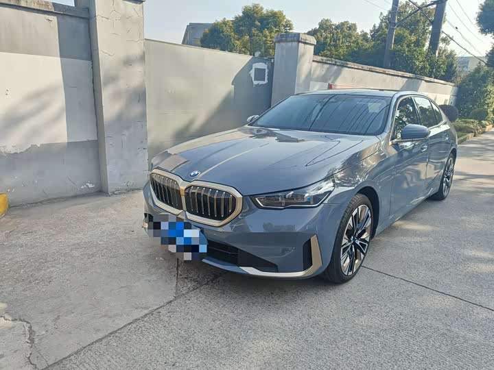 Фото 1 - BMW 5 Series