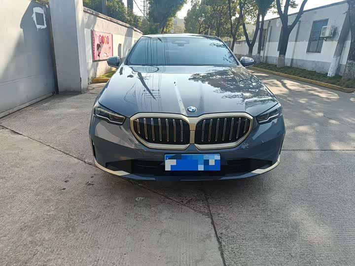 Фото 2 - BMW 5 Series