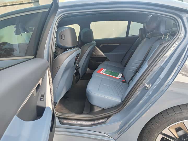 Фото 6 - BMW 5 Series