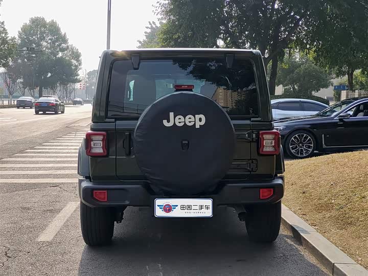 Фото 5 - Jeep Wrangler