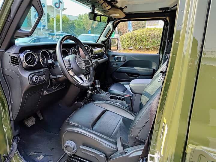 Фото 7 - Jeep Wrangler