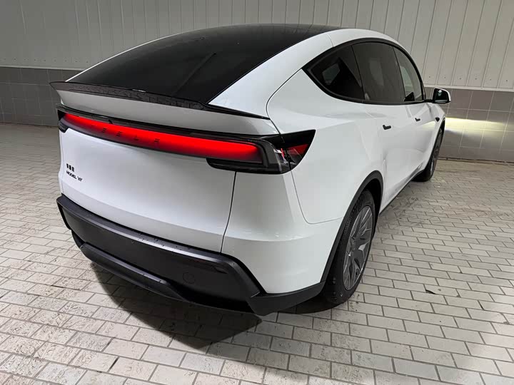Фото 6 - Tesla Model Y