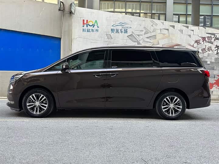 Фото 3 - Buick GL8 ES