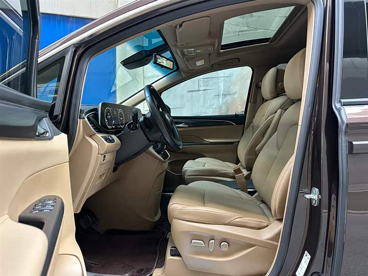 Фото 7 - Buick GL8 ES