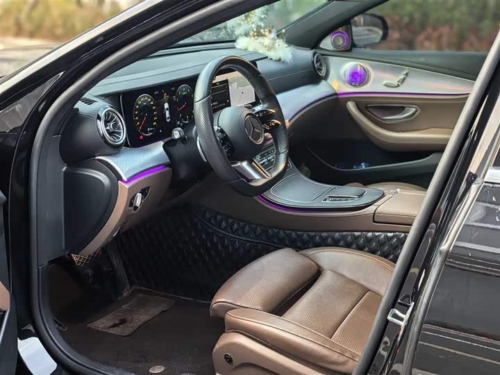 Photo 4 - Mercedes-Benz E-Class